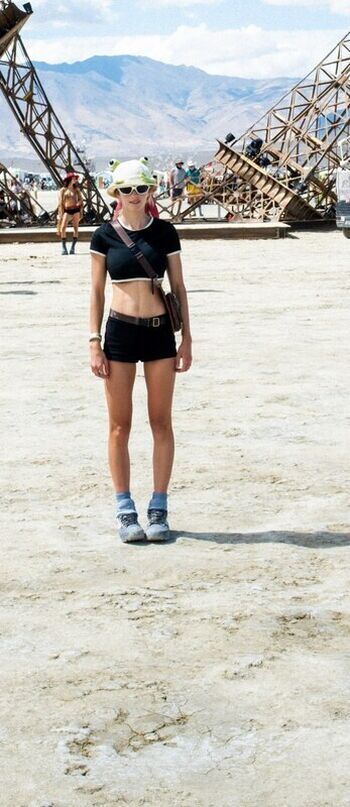 Full leaked Chloe east private photo