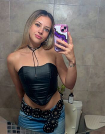 Full leaked Chloeecarterxo private photo