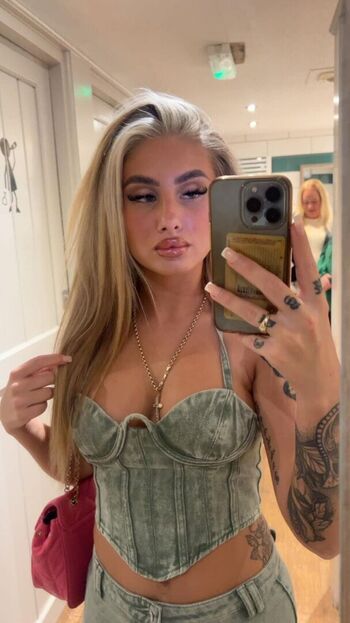 Full leaked Chloewxlker private photo