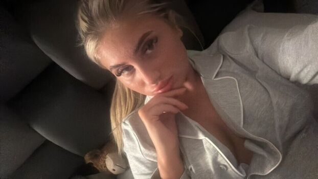 Full leaked Chloewxlker private photo