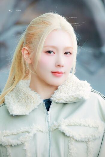 Cho Mi-yeon (Miyeon) - i-dle [(G)I-dle]