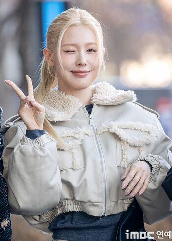 Cho Mi-yeon (Miyeon) - i-dle [(G)I-dle]