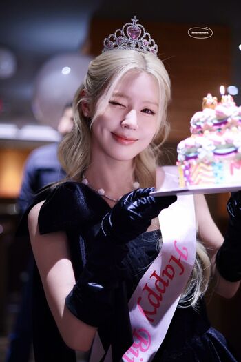 Cho Mi-yeon (Miyeon) - i-dle [(G)I-dle]