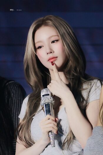 Cho Mi-yeon (Miyeon) - i-dle [(G)I-dle]