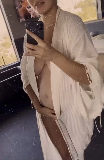 Full leaked Chrissyteigen private photo