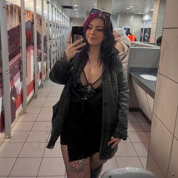 Full leaked Chx rliexo private onlyfans photo