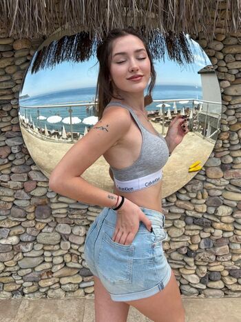 Full leaked Cisilleyup private onlyfans photo