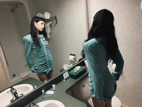 Full leaked Clairo private photo