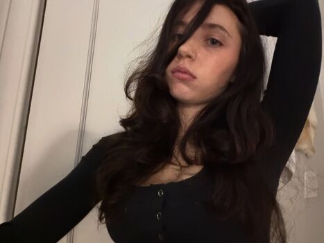 Full leaked Clairo private photo