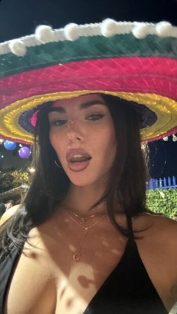 Full leaked Clarissa bea private photo