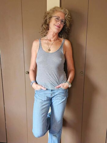 Full leaked Classy hot babe private photo
