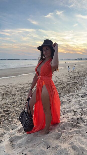 Full leaked Cleopatre off  page private photo