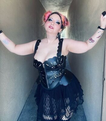 Full leaked Cokebottle thunderthighs private photo