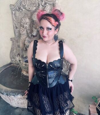 Full leaked Cokebottle thunderthighs private photo