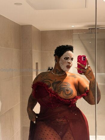 Full leaked Colecurve private photo