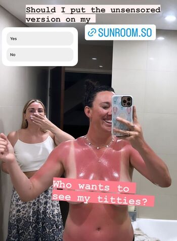 Full leaked Comfortableinmyskin private photo
