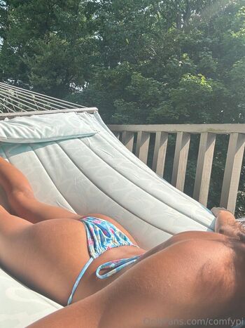 Full leaked Comfycutie private onlyfans photo