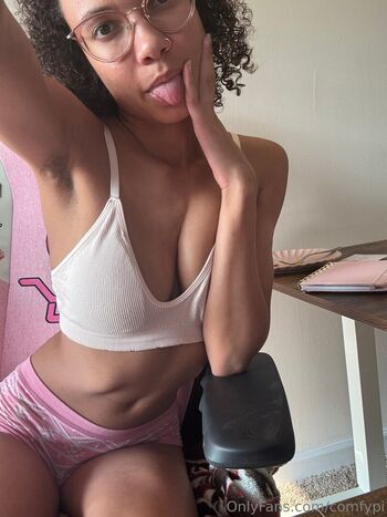 Full leaked Comfycutie private onlyfans photo