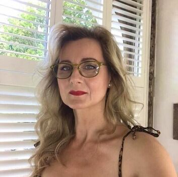 Corrinne Wicks