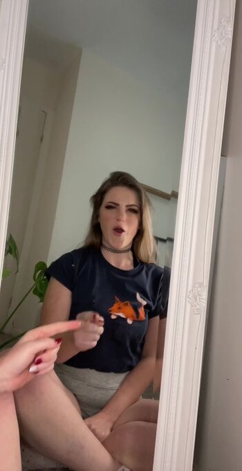 Full leaked Courtney pose private photo