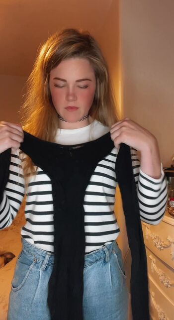 Full leaked Courtney pose private photo