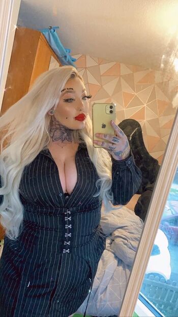 Full leaked Courtneybtts private photo