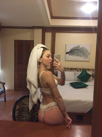 Full leaked Crystallandysh page private photo