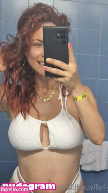 Full leaked Cuckold wife private photo