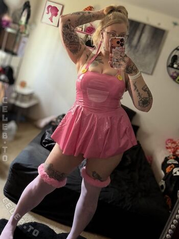 Full leaked Curiouscorrine private photo