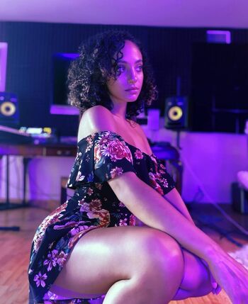 Full leaked Curliegirlie private onlyfans photo