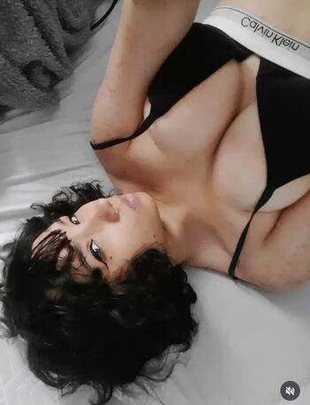 Full leaked Curlymeteor private photo