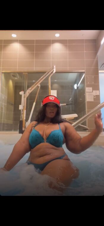 Full leaked Curveitbyellena private onlyfans photo