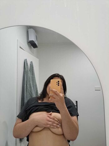 Full leaked Curvycleo private photo