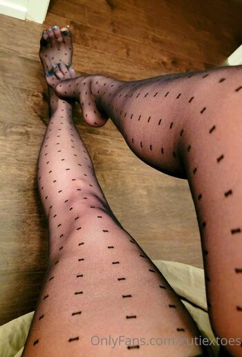 Full leaked Cutiextoes private photo