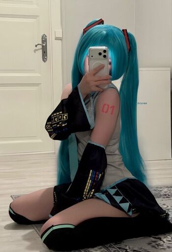 Full leaked Dllshaped private photo