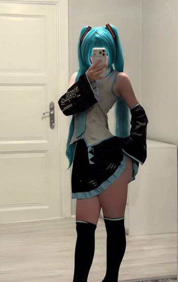 Full leaked Dllshaped private photo