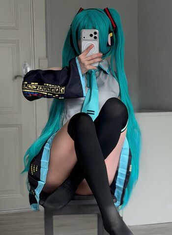 Full leaked Dllshaped private photo