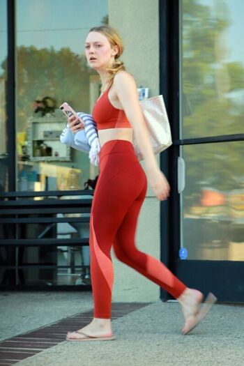 Full leaked Dakota fanning private photo