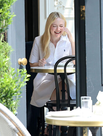 Full leaked Dakota fanning private photo