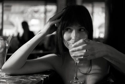 Full leaked Dakota johnson private photo
