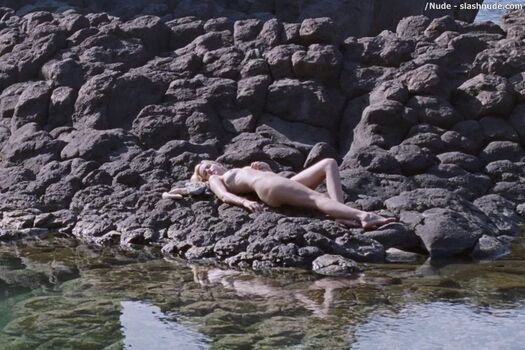 Full leaked Dakota johnson private photo