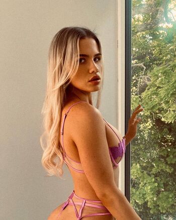 Full leaked Daniellahemsley private onlyfans photo