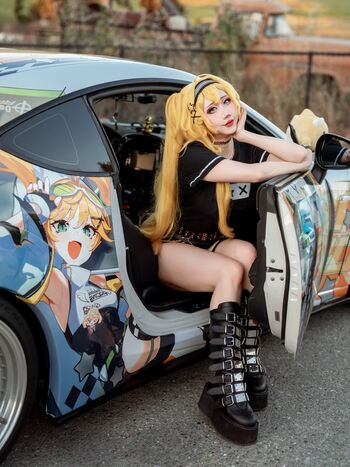 Full leaked Danisaurz page private photo