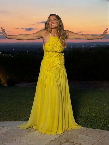 Full leaked Danni minogue private photo