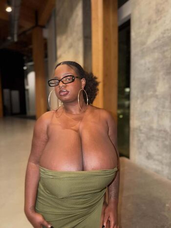 Full leaked Darkskinchk private photo