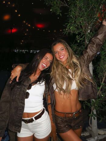 Full leaked Davis sisters private photo
