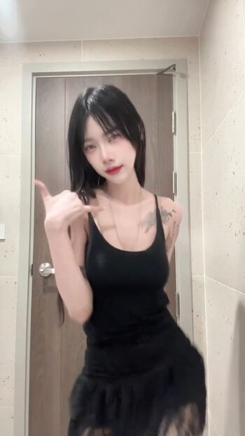 Full leaked Deardearrrii page private onlyfans photo