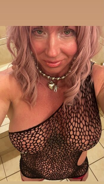 Full leaked Debbie grass page private onlyfans photo