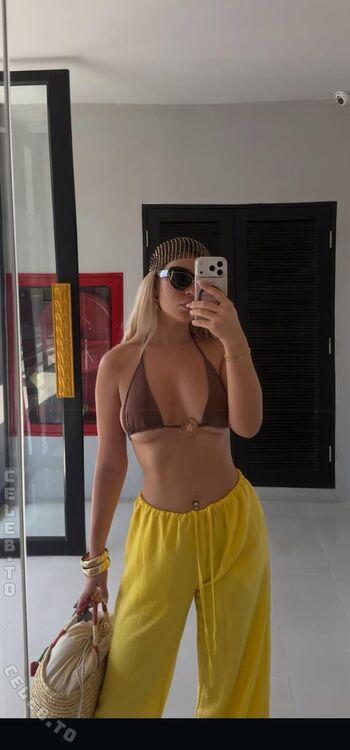 Full leaked Deeanaofficial private onlyfans photo