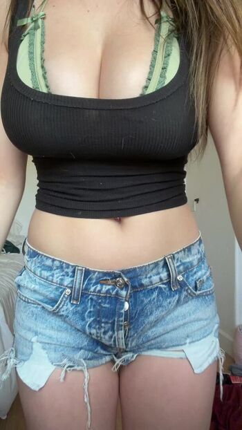 Full leaked Deeznailss private photo